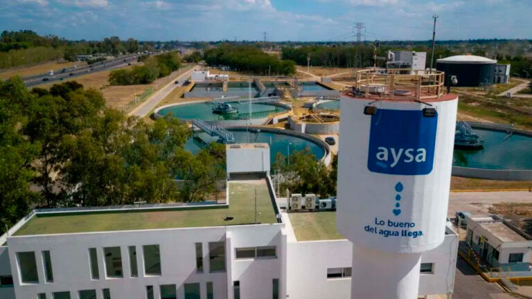 Argentina lanza la privatización de la empresa estatal de agua