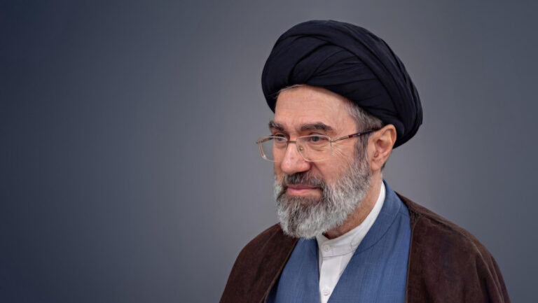 Líder supremo de Irán: “Las naciones de la región ya no serán escudo para las bases de EEUU”