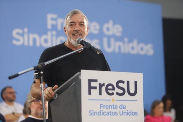 Aguiar convocó al abrazo a la sede de la UOM: “si no vamos a una huelga general, se quedan con los sindicatos”