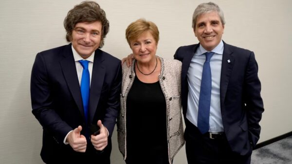 El FMI exige a Milei que 20% de los trabajadores vuelva a pagar ganancias y aumente el monotributo