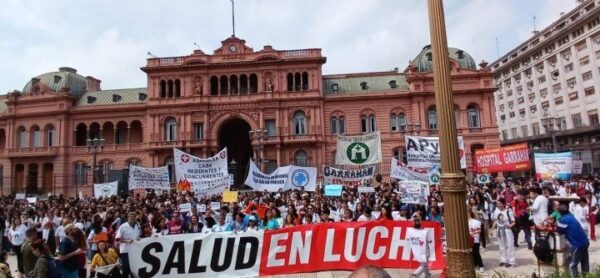 Milei deja en estado crítico al sistema de salud por el abandono planificado