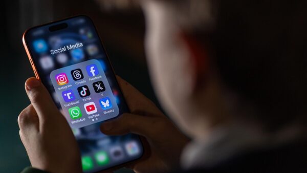 Reino Unido prohibirá el uso de las redes sociales a menores de 16 años