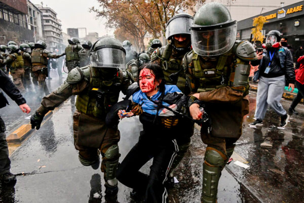 Kast reprime a manifestantes que rechazan su ajuste en Educación