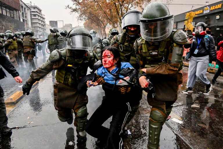 Kast reprime a manifestantes que rechazan su ajuste en Educación