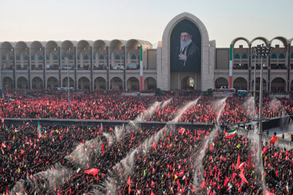 Millones participan en Irán de la procesión fúnebre del Líder Supremo martirizado Alí Jameneí