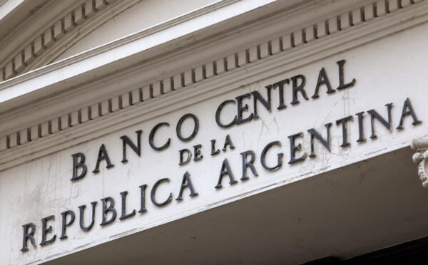 Milei quiere castigar con prisión la emisión monetaria: hasta 10 años por financiar al Estado