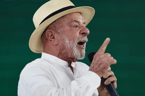 Lula denuncia que EEUU “intentará interferir en las elecciones” a favor de Flávio Bolsonaro