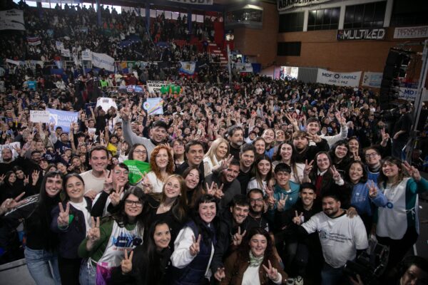 Kicillof: ”Las pibas y los pibes tienen que ser los protagonistas que nos muestren el norte hacia dónde ir”