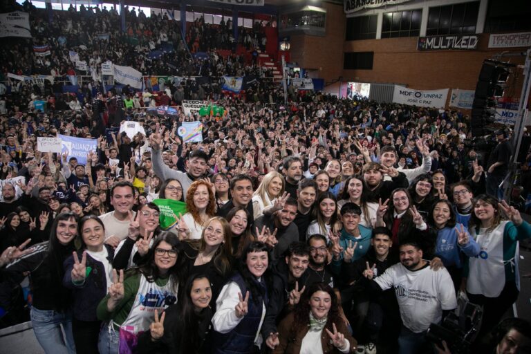 Kicillof: ”Las pibas y los pibes tienen que ser los protagonistas que nos muestren el norte hacia dónde ir”