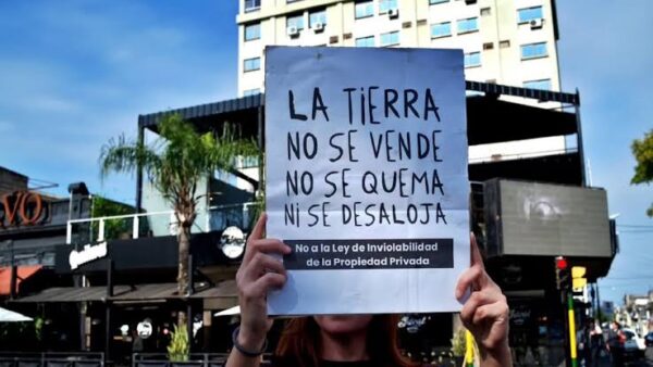 Tras la derrota por la Ley de Tierras, Milei insiste con cambios en desalojos, ley de Manejo del Fuego y expropiaciones