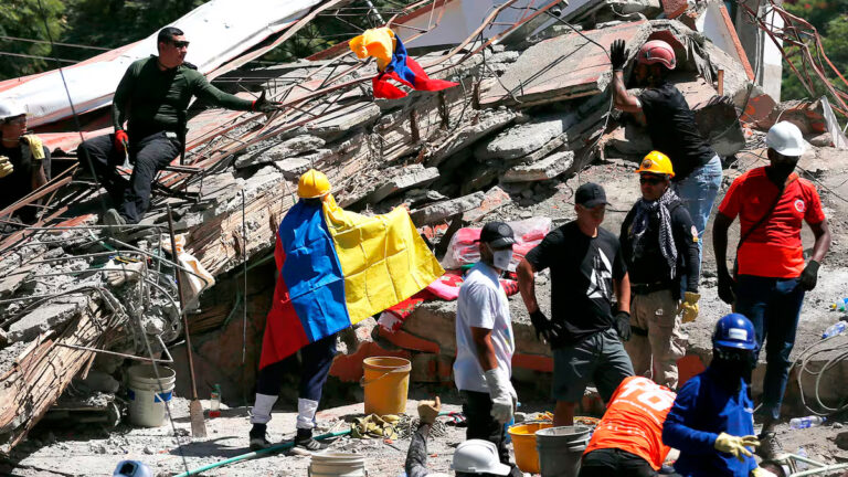 Colombia decreta tres días de duelo nacional y emergencia nacional