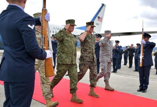 Jefe del Comando Sur visita Colombia, nuevo aliado de EEUU contra el supuesto “narcoterrorismo”