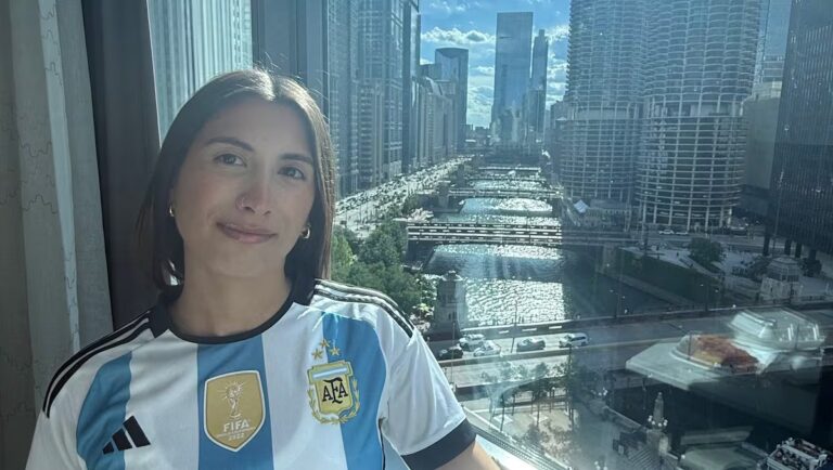 Una argentina detenida por el ICE cuando iba a ver el Mundial lleva casi un mes presa