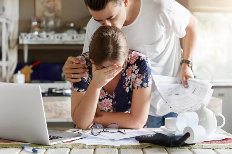 Millones de endeudados en Argentina: “Dejen de decirnos que la culpa es nuestra”