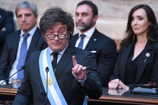 El superávit imaginario o el ajuste que pagamos todos
