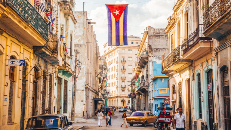 Cuba abre la posibilidad de que sus empresas privadas comercien con compañías extranjeras