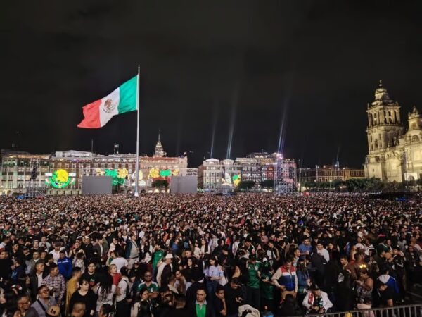 “¡Viva México libre, independiente y soberano!” ratificó Sheinbaum al encabezar ceremonia del Grito de Independencia