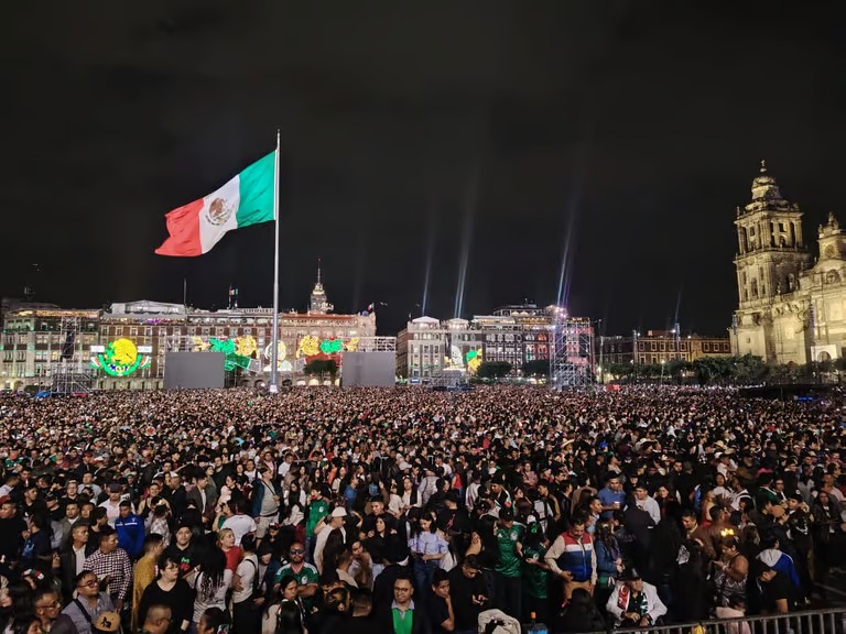 “¡Viva México libre, independiente y soberano!” ratificó Sheinbaum al encabezar ceremonia del Grito de Independencia