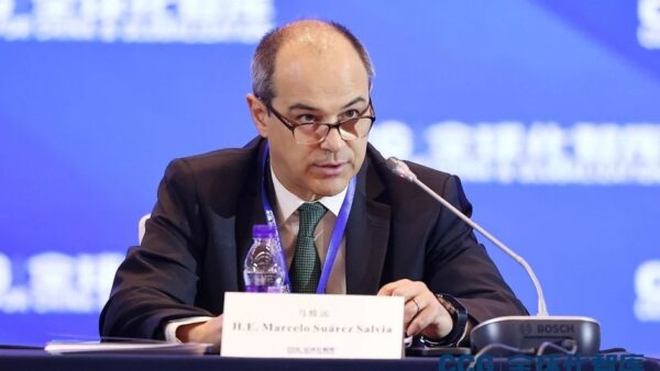 China se quiso quejar ante el embajador argentino, pero estaba en una zona prohibida y agravó la crisis