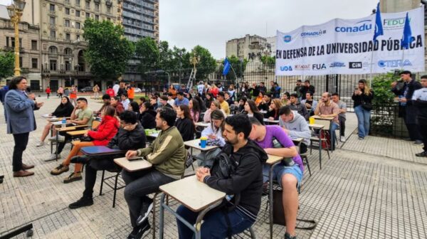 Docentes en lucha: darán clases abiertas en Plaza de Mayo en reclamo por el financiamiento universitario