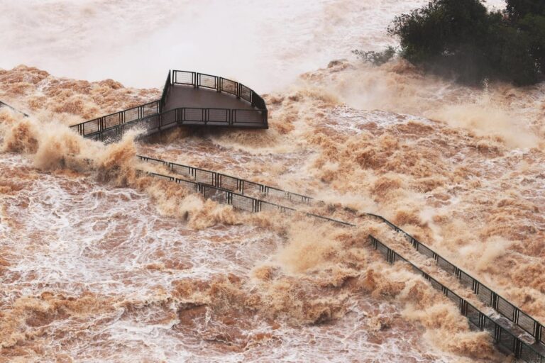 Por el “súper niño”, Argentina y Brasil mantienen el cierre a Cataratas del Iguazú