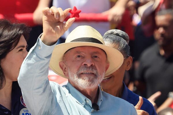 Lula levanta el secreto bancario de sus cuentas y reta a Flávio Bolsonaro