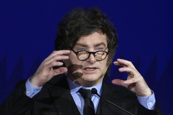 La imagen negativa de Milei llegó al 56% tras burlarse de quienes no llegan a fin de mes