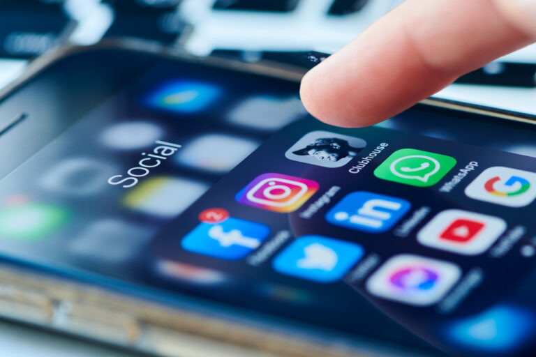 Grecia prohíbe por ley el acceso a las redes sociales a menores de 15 años