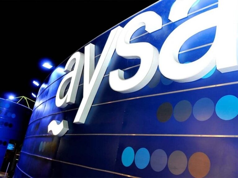 El gobierno de Javier Milei oficializó la venta de AySA por u$s340 millones