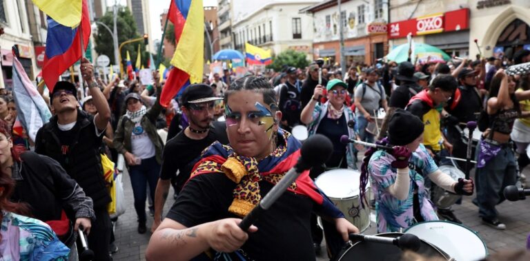 Miles de colombianos marchan en primer paro nacional contra De la Espriella