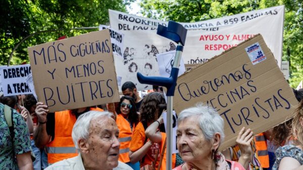 Derecha y ultraderecha de España dan la espalda a la calle y tumban los dos decretos de vivienda