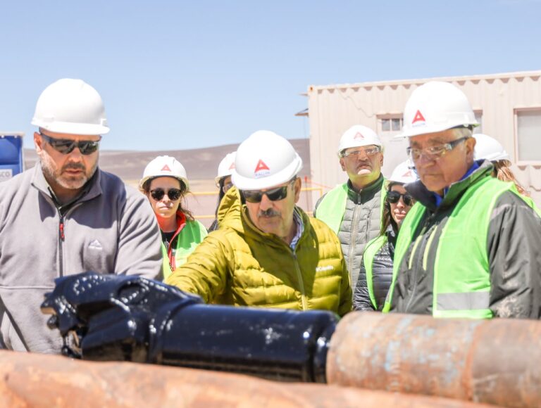 Quintela instala una discusión nacional sobre la minería: quién invierte, quién decide y quién se beneficia